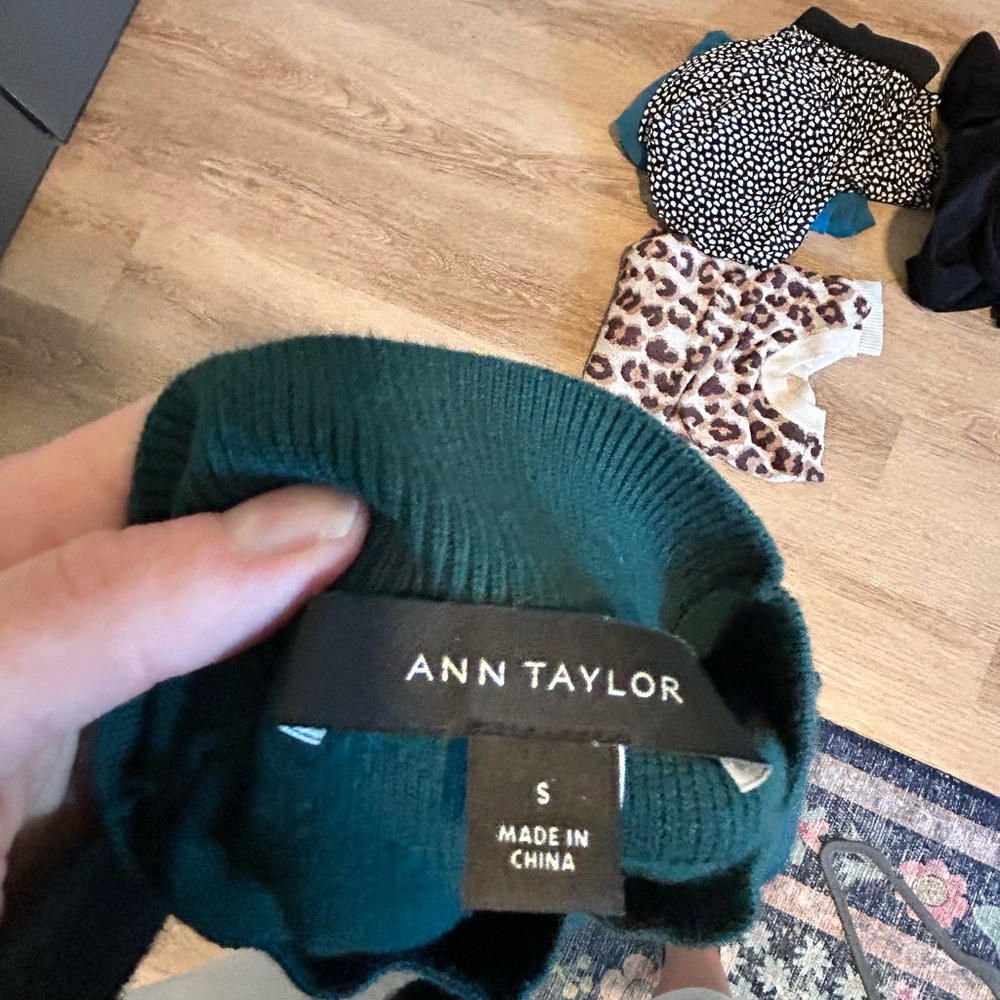 Ann Taylor Teal Blouse with Pleated Sleeves - Picture 2 of 2